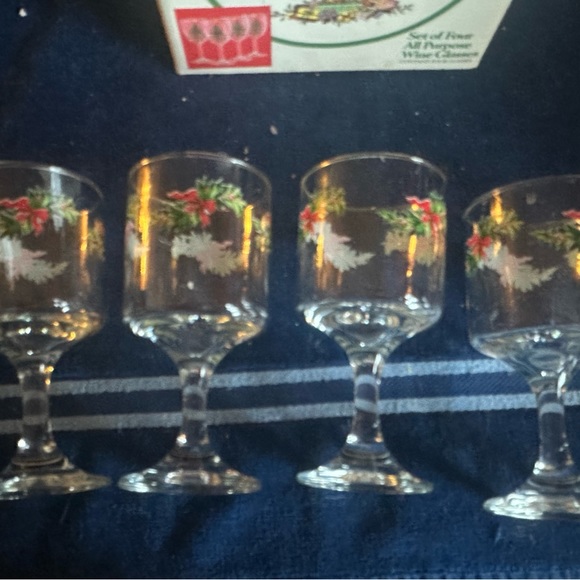 Set of Four Spode Christmas Tree All Purpose Wine Glasses Square Shape Stem Base - Picture 2 of 9